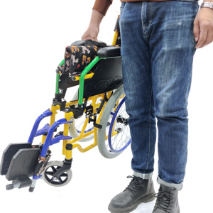 Celebral parálisis peso ligero portátil hermosa silla de ruedas para niños - Product Image 1