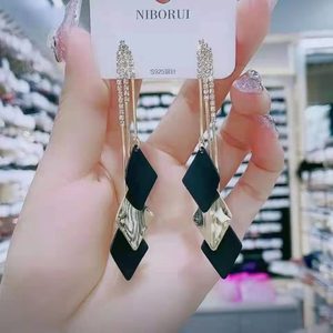 <span class=keywords><strong>Victoria</strong></span> Rhombus Boucles d'oreilles Alliage Or 18K Planté Boucles d'oreilles <span class=keywords><strong>Bijoux</strong></span> pour Femmes Cadeau Exquis Personnalité Fête - Product Image 3