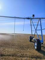 Machine d'irrigation par aspersion à pointeur circulaire autopropulsée, équipement d'irrigation intelligent à grande échelle pour économiser l'eau pour les fermes