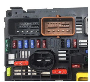 Boîtier de fusibles authentique et de haute qualité, gestionnaire de <span class=keywords><strong>batterie</strong></span> 9807028580 9807028780 R02 R04 pour <span class=keywords><strong>Peugeot</strong></span> 307 408 <span class=keywords><strong>308</strong></span> pour Citroën C4 - Product Image 2