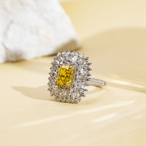 แหวนเพชรเมล็ดใหญ่ทรงเรเดียนท์คัท ประดับเพชรเหลืองแล็บโกรว์ 18K ทองคำ รุ่น MSR-1671 จาก Messi Jewelry สำหรับงานปาร์ตี้ - Product Image 2