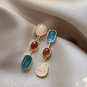 Tempérament asymétrique, boucles d'oreilles en cristal coloré, boucles d'oreilles exquises rétro françaises pour femmes, sensation haut de gamme personnalisée, super - Product Image 1
