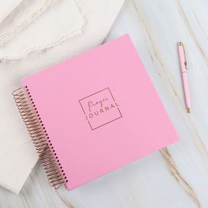Agenda de Lujo con Cubierta Dorada Personalizable, Impresión de Tapa Dura, Espiral, Planificador Diario, Semanal y Mensual con Bolígrafo - Product Image 2