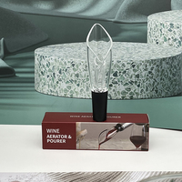 Accessoires de vin cadeau Premium moderne 2 en 1 Mini Portable réveil aérateur verseur de vin avec bâton de refroidissement de vin