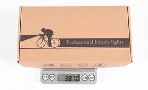 Phare de vélo en aluminium à charge USB, haute luminosité 1800 lumens pour la conduite nocturne en gros - Product Image 4