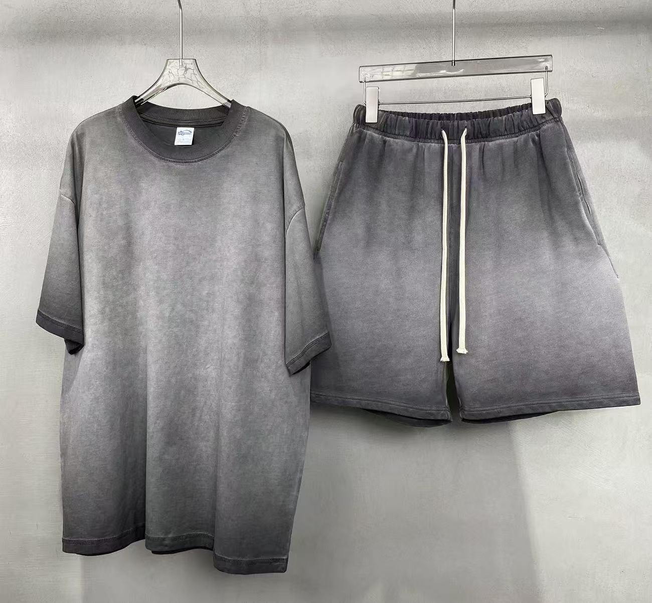 สีเทาเข้ม