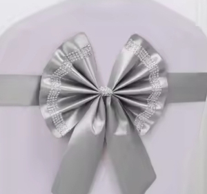 غطاء كرسي من البوليستر بلون واحد رائع مع مشبك أو شريط ساتان للحفلات وحفلات الزفاف - Product Image 3