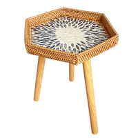 Table basse en rotin bohème de luxe avec plateau en nacre, design Wabi Sabi tissé à la main pour salon et chambre