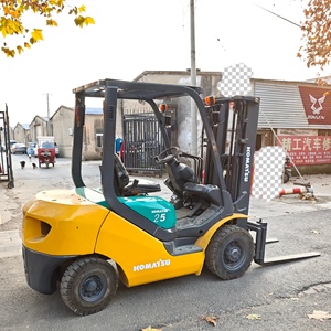 Montacargas Diésel Komatsu FD25 de Segunda Mano, 2.5 Toneladas, con Desplazador Lateral Hidráulico y Neumáticos Sólidos, en Buen Estado - Product Image 4