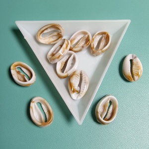 Venta al por mayor de cuentas de acrílico de 18 mm con forma de concha marina para pulseras, joyería bohemia, manualidades, decoración de fundas de teléfono, dijes de verano - Product Image 2