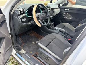 <span class=keywords><strong>Audi</strong></span> <span class=keywords><strong>Q3</strong></span> 35 TFSI S Line SUV d'occasion <span class=keywords><strong>2022</strong></span>, conduite <span class=keywords><strong>à</strong></span> gauche, moteur essence 1.4T - Product Image 6