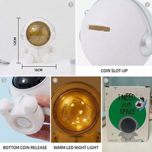 2026 Gran Oferta Directo de Fábrica Hucha de Astronauta con Luz Nocturna de Vinilo Impresa en Serigrafía Personalizable para Regalo y Promoción - Product Image 2