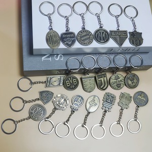 Porte-clés en alliage de zinc avec logo de <span class=keywords><strong>club</strong></span> de football et d'équipes nationales, design simple, cadeau commémoratif personnalisé, emballage en vrac - Product Image 1