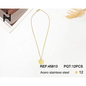 Collana con ciondolo a forma di lettera A in acciaio inossidabile, 1,9 cm, monofacciale, gioiello alla moda. - Product Image 3