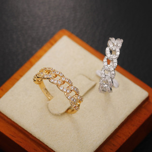 Anello Unisex con Catena e Zirconi Minimalisti, Gioiello da Dito alla Moda per Uso Quotidiano - Product Image 4