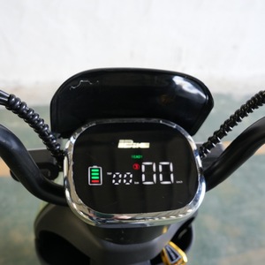 Trottinette électrique U8 48V 20Ah 500W Moteur sans balais Vitesse maximale de 20 km/h Éclairage LED Utilisation pour les trajets domicile-travail - Product Image 1