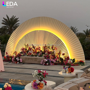 Arco semicircular en forma de abanico con fondo metálico blanco de nuevo diseño LEDA, ideal para decoraciones de fiestas y eventos. - Product Image 2