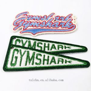 Parches bordados personalizados con apliques de flores y corazones, insignias con logotipo personalizado termoadhesivas a granel para ropa con cuentas y sombreros - Product Image 5
