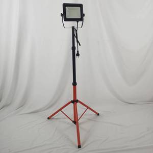 Lámpara de Trabajo LED Portátil Wade de 50W con Doble Cabezal, Soporte de Trípode Extensible Delgado para Obras de Construcción - Product Image 3