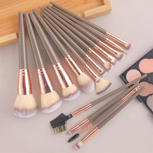 15 piezas <span class=keywords><strong>de</strong></span> lujo <span class=keywords><strong>de</strong></span> gran tamaño negro oro pelo sintético <span class=keywords><strong>maquillaje</strong></span> cepillo conjunto logotipo personalizado cepillos mango mejillas afeitado gratis - Product Image 4