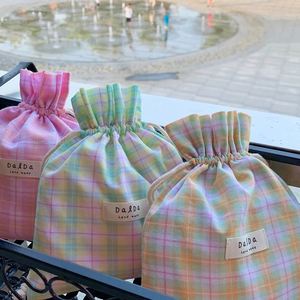 Sac à cordon personnalisé en toile de coton à carreaux colorés, petit sac de rangement recyclé pour les voyages, idéal pour la promotion - Product Image 6