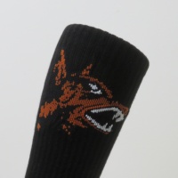 Chaussettes de sport tricotées épaisses personnalisées en gros, chaussettes fantaisie pas chères pour le basketball, chaussettes de football pour la saison d'automne, service OEM