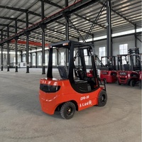 Forklift Listrik Gudang Truk Pengangkat 1 Ton 2 Ton 3 Ton Operasi Duduk Peralatan Penanganan Pallet di Kolombia