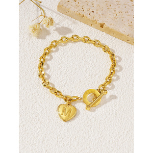 Pulseras de Acero Inoxidable Hongtong C1-178 con Baño de Oro de 18K, Cierres <span class=keywords><strong>OT</strong></span>, 26 Letras, Colgante de Corazón, Joyería de Moda - Product Image 6