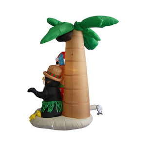 Essentiels de Noël : île avec palmier, Père Noël gonflable avec pingouin - Product Image 3