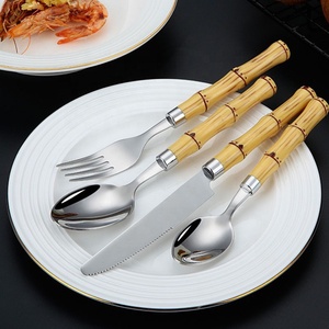 Cubiertos de <span class=keywords><strong>acero</strong></span> inoxidable con mango de <span class=keywords><strong>bambú</strong></span> y plástico clásico personalizado, juego de 16/24 piezas - Product Image 4