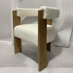 เก้าอี้นั่งสบายโครงไม้หุ้มผ้าเท็ดดี้สีขาวแบบหนานุ่ม ราคาโปรโมชั่น - Product Image 1