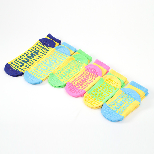 Wholesale Eco-Friendly Children's Trampoline Socks with Smiley Face, Breathable Anti Slip Grip Socks for Indoor Playground