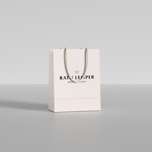 Bolsa de Embalaje de Ropa de Lujo Personalizada, Bolsa de Regalo de Papel Kraft Blanco con Asas, Bolsas de Papel Resistentes para Compras y Embalaje de Ropa - Product Image 2