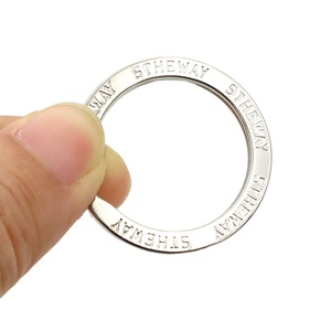 Anillo dividido de metal resistente de 25mm con logotipo de grabado personalizado Llavero plateado - Product Image 1