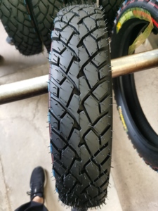 Pneus de <span class=keywords><strong>moto</strong></span> 110/90-16 de haute qualité pour cruiser à <span class=keywords><strong>petite</strong></span> cylindrée, modèle professionnel, directement de l'usine - Product Image 2