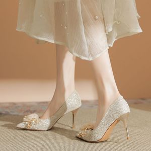 6681D-103 Chaussures à talons pour mariage, femmes, bout pointu, dentelle scintillante, fleurs, talons hauts, chaussures de mariée pour adultes - Product Image 4