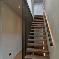 Escalier droit de conception moderne et élégante, fabrication artisanale de haute qualité, escalier flottant pour villa