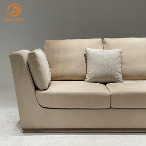 Sofá de Cuero o Tela, Beige con Líneas Minimalistas, Cojines y Almohadas Suaves, Comodidad Relajante para Sala de Estar y Rincón de Lectura - Product Image 4