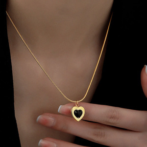 ODM Vintage Black <span class=keywords><strong>Love</strong></span> 18k Gold Plate collana in acciaio al titanio orecchini a forma di cuore Set di gioielli - Product Image 5