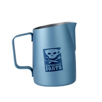 Tasse à latte en métal épaissi avec design de compétition barista de style européen - Tasse à mousse de lait WBC rose et blanc
