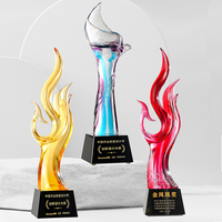 Trophée en cristal givré en gros, base en cristal noir, artisanat coloré sculpté à la main pour cérémonie d'entreprise