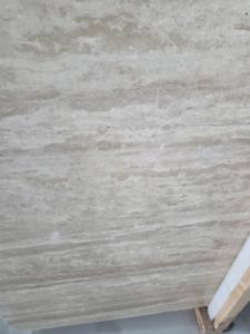 Dalle de travertin blanc turc poli et rempli DCT021, pierre naturelle haute brillance pour revêtement mural extérieur et décoration extérieure - Product Image 1