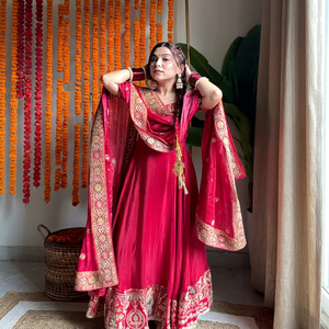 Robe Anarkali rose unie en mousseline avec ensemble dupatta, broderie et sequins, réversible, séchage rapide, pour femme, idéale pour les fêtes, mariages et Diwali - Product Image 1