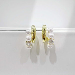 Boucles d'oreilles clous de luxe en argent 925 plaqué rhodium, forme poire goutte d'eau, avec perle, pour femme, style unique, pour mariage - Product Image 5