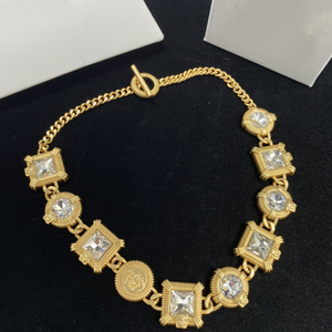 Set di Orecchini Grandi, Collana e Bracciale di Marca Famosa con Logo a Lettera, Design a Motivo <span class=keywords><strong>Medusa</strong></span> in Oro 18K, alla Moda ed Eccessivo - Product Image 2