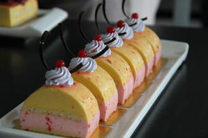 Meilleure vente anti-graisse 100 pièces <span class=keywords><strong>Mini</strong></span> papier or Cupcake planche Mousse pâtisserie 12*6.5cm Triangle forme carrée affichage <span class=keywords><strong>Mini</strong></span> plateau - Product Image 5