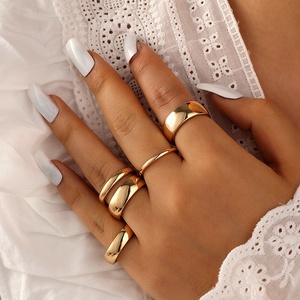 MICCI Bán Sỉ Nhẫn Mỏng Trơn Trơn Đơn Giản Bằng Kim Loại Thép Không Gỉ Mạ Vàng PVD 18K Tùy Chỉnh Dành Cho Nữ - Product Image 3