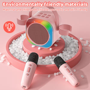 Juego de altavoces de <span class=keywords><strong>karaoke</strong></span> mini LED portátiles superventas con 2 micrófonos inalámbricos. Ideal para el entretenimiento de los niños, cuenta con sonido HiFi - Product Image 2