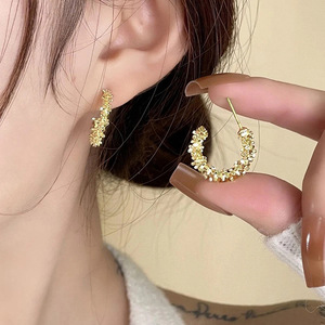 Orecchini Geometrici Irregolari Lucidi per Donne, Gioielli Chic per Abiti da Sera - Product Image 1