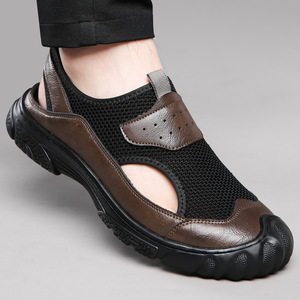 Men's Hollow-Out Mesh Sandals Black And Brown Slip-On Breathable Closed-Toe <b>Flat</b> Shoes For <b>Summer</b> Casual Wear - Product Image 3